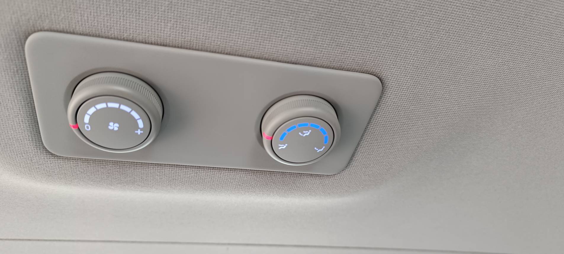 2018 19款式 Hyundai Starex 現代 史塔瑞絲 尊貴型 【事業家庭兩相宜】原裝進口、柴油有力！生意載貨，事業與家庭的最佳拍檔！也能全家大小出遊的超級好幫手  第14張相片