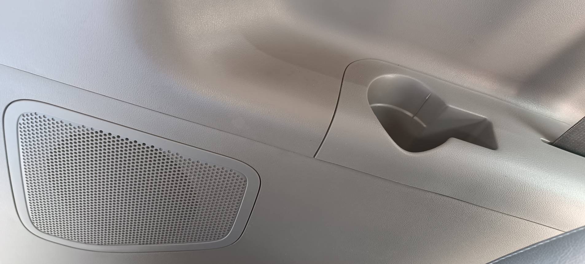 2018 19款式 Hyundai Starex 現代 史塔瑞絲 尊貴型 【事業家庭兩相宜】原裝進口、柴油有力！生意載貨，事業與家庭的最佳拍檔！也能全家大小出遊的超級好幫手  第18張相片