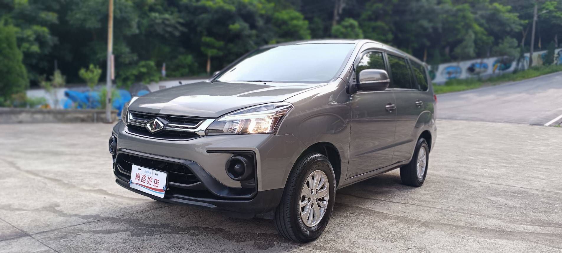 2020 中華 三菱 ZINGER  精緻型 2.4 ⭕️【商用車銷售冠軍 頭家好夥伴 公司 市場 批貨 載客 客貨兩相宜】大家都在用 用過都說讚的 普羅大眾車款  倒車顯影 行車記錄器 ⭐只要你有 4000元⭐即可把此車貸回家喔!✅保證實  第1張相片