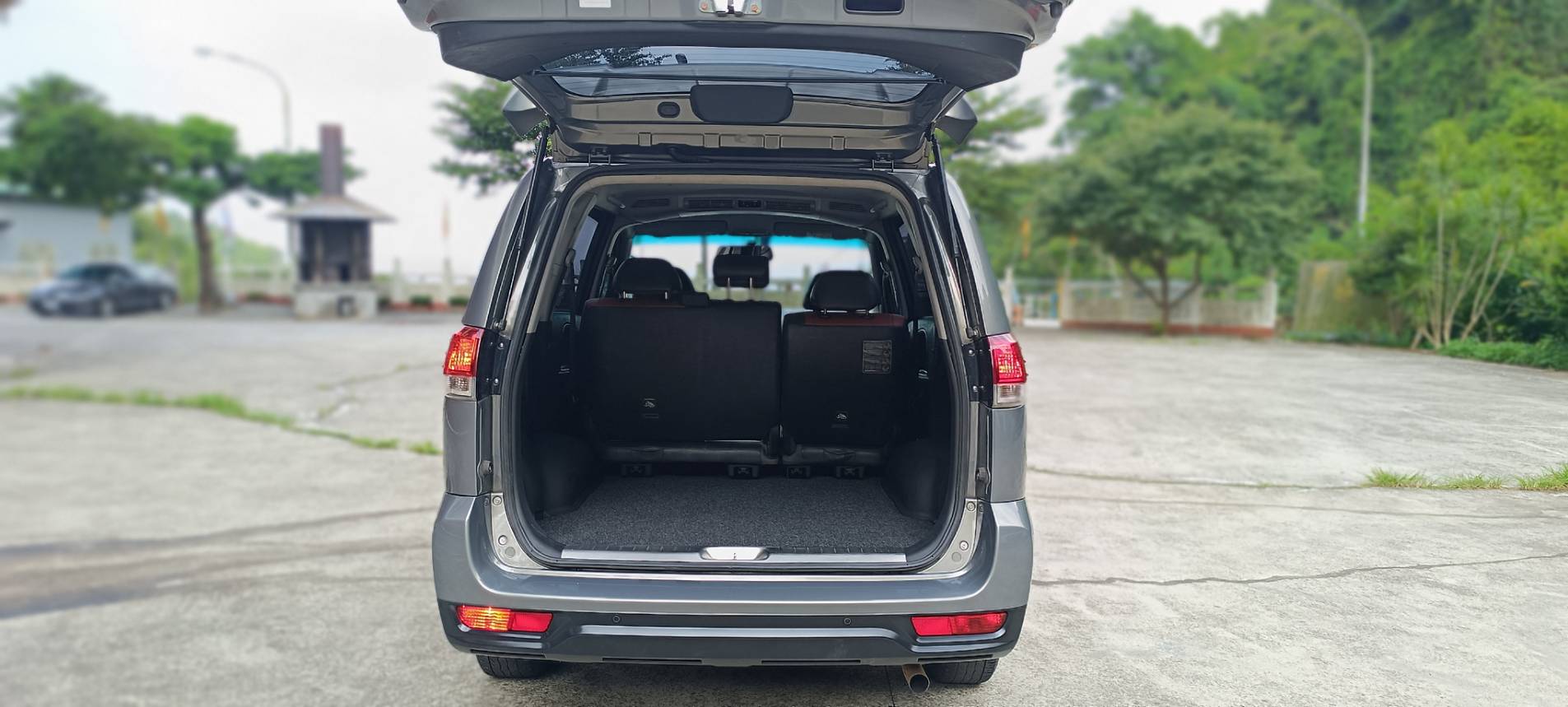 2020 中華 三菱 ZINGER  精緻型 2.4 ⭕️【商用車銷售冠軍 頭家好夥伴 公司 市場 批貨 載客 客貨兩相宜】大家都在用 用過都說讚的 普羅大眾車款  倒車顯影 行車記錄器 ⭐只要你有 4000元⭐即可把此車貸回家喔!✅保證實  第7張相片