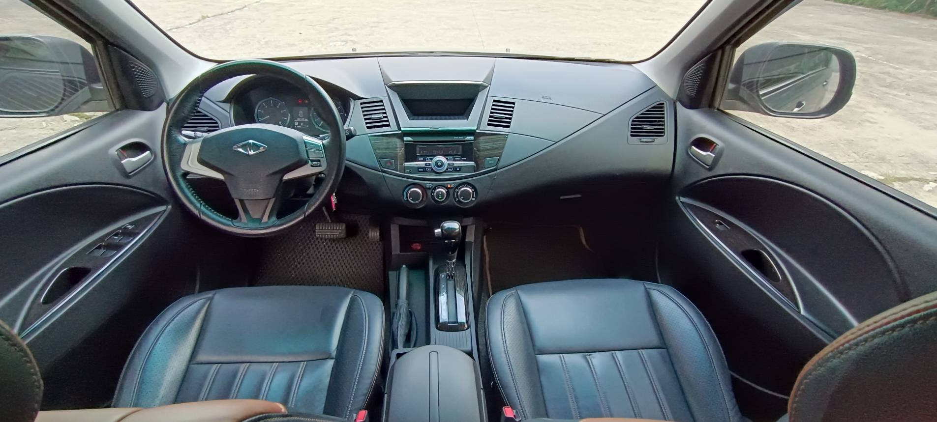 2020 中華 三菱 ZINGER  精緻型 2.4 ⭕️【商用車銷售冠軍 頭家好夥伴 公司 市場 批貨 載客 客貨兩相宜】大家都在用 用過都說讚的 普羅大眾車款  倒車顯影 行車記錄器 ⭐只要你有 4000元⭐即可把此車貸回家喔!✅保證實  第9張相片