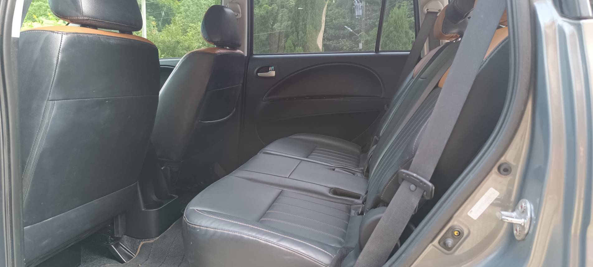 2020 中華 三菱 ZINGER  精緻型 2.4 ⭕️【商用車銷售冠軍 頭家好夥伴 公司 市場 批貨 載客 客貨兩相宜】大家都在用 用過都說讚的 普羅大眾車款  倒車顯影 行車記錄器 ⭐只要你有 4000元⭐即可把此車貸回家喔!✅保證實  第11張相片