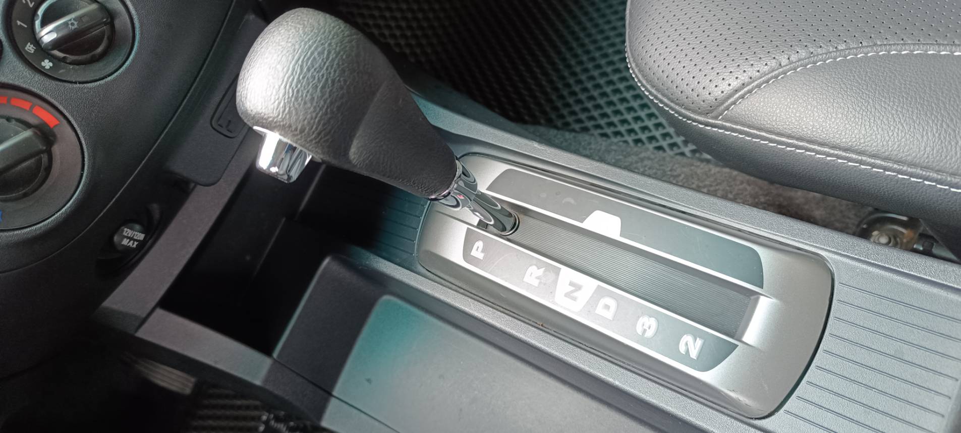 2020 中華 三菱 ZINGER  精緻型 2.4 ⭕️【商用車銷售冠軍 頭家好夥伴 公司 市場 批貨 載客 客貨兩相宜】大家都在用 用過都說讚的 普羅大眾車款  倒車顯影 行車記錄器 ⭐只要你有 4000元⭐即可把此車貸回家喔!✅保證實  第15張相片