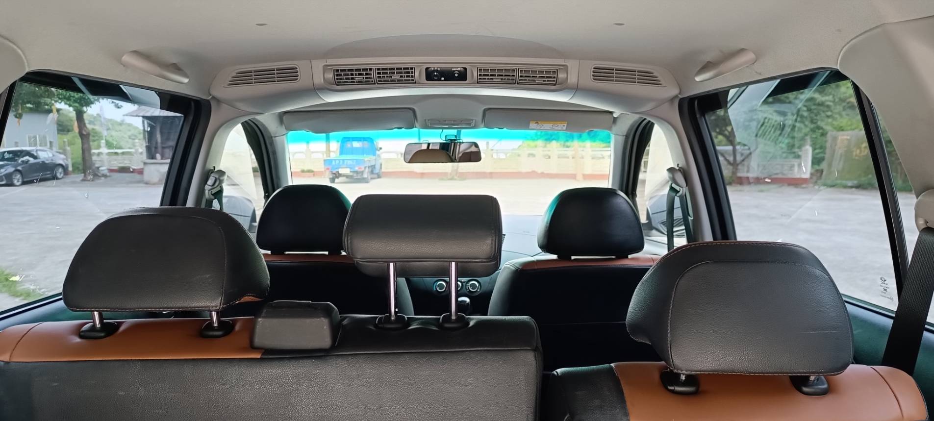 2020 中華 三菱 ZINGER  精緻型 2.4 ⭕️【商用車銷售冠軍 頭家好夥伴 公司 市場 批貨 載客 客貨兩相宜】大家都在用 用過都說讚的 普羅大眾車款  倒車顯影 行車記錄器 ⭐只要你有 4000元⭐即可把此車貸回家喔!✅保證實  第18張相片