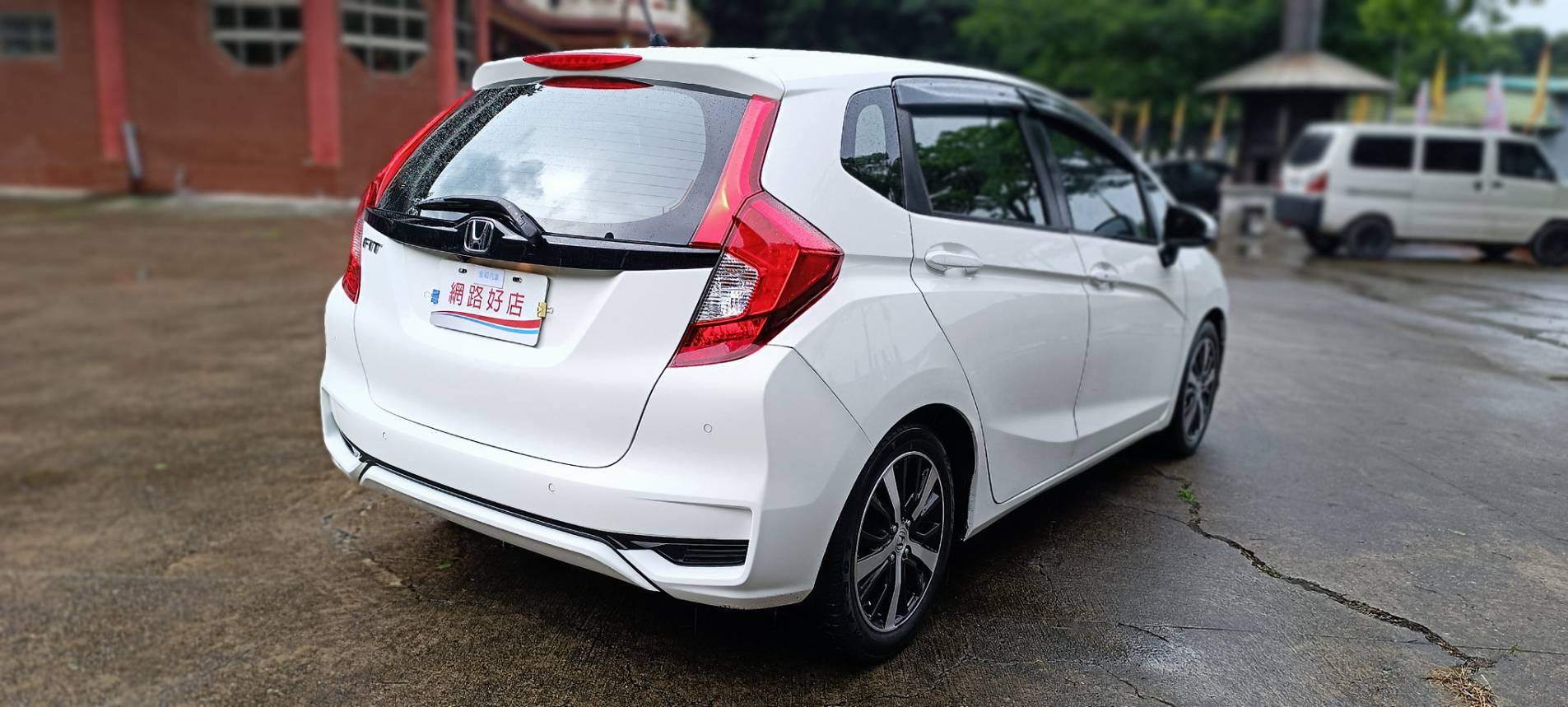 2021 HONDA FIT 1.5 S 低里程  車不大 但省油 省稅 輕巧 好開 好停車 超大行李箱  iKey 電折 引擎起閉 胎壓偵測 ECON 車小 好停車 室內大空間 小家庭、上班族、公車族首選！  第4張相片