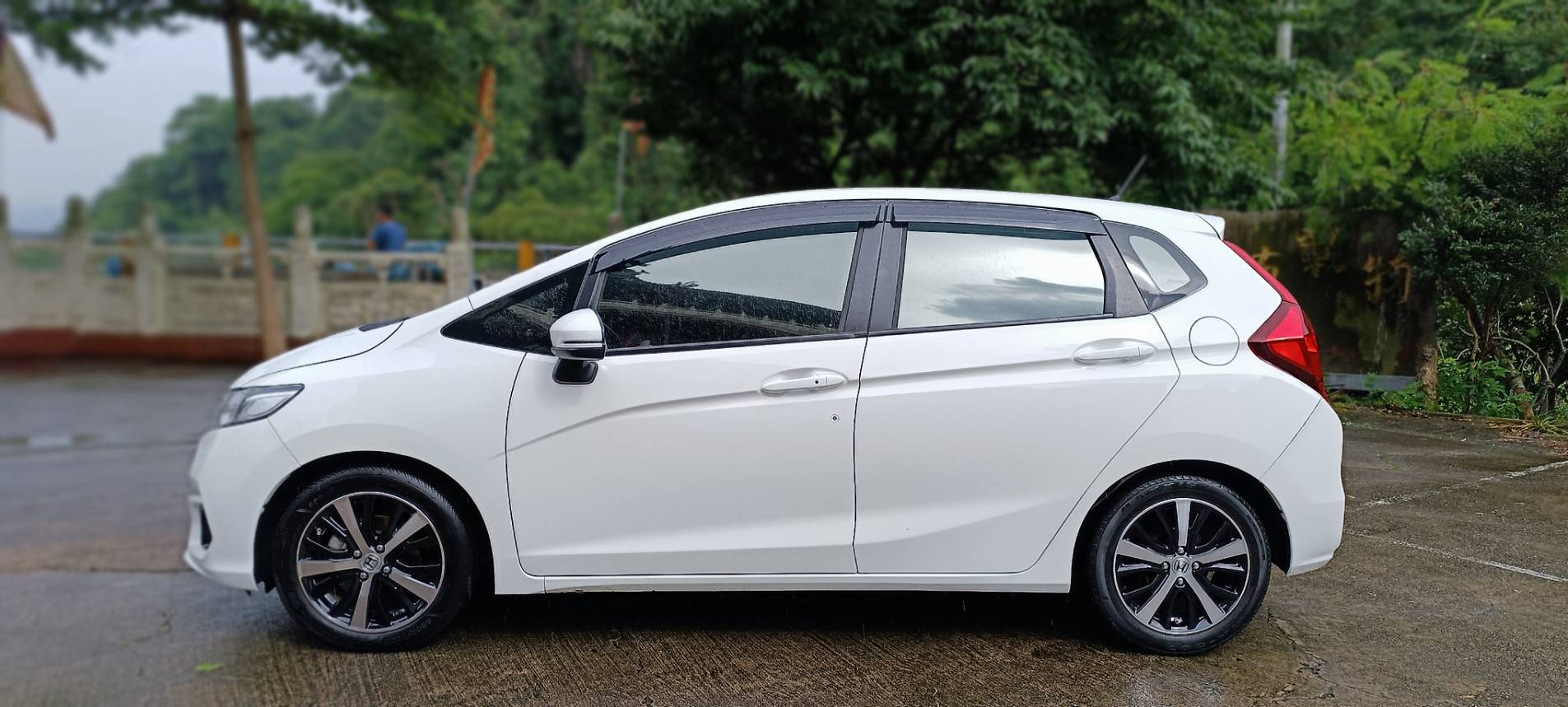 2021 HONDA FIT 1.5 S 低里程  車不大 但省油 省稅 輕巧 好開 好停車 超大行李箱  iKey 電折 引擎起閉 胎壓偵測 ECON 車小 好停車 室內大空間 小家庭、上班族、公車族首選！  第7張相片