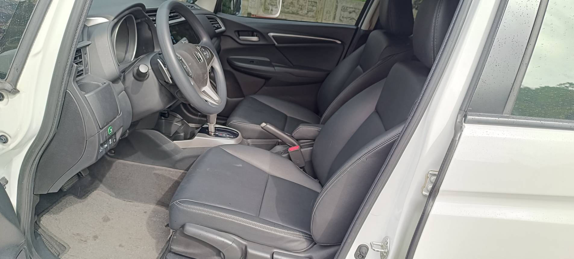 2021 HONDA FIT 1.5 S 低里程  車不大 但省油 省稅 輕巧 好開 好停車 超大行李箱  iKey 電折 引擎起閉 胎壓偵測 ECON 車小 好停車 室內大空間 小家庭、上班族、公車族首選！  第11張相片