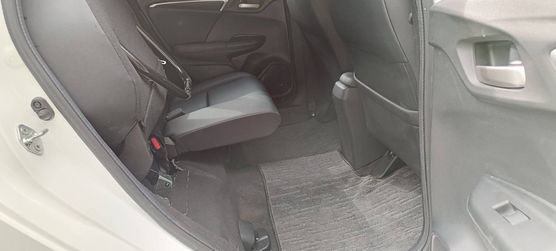 2021 HONDA FIT 1.5 S 低里程  車不大 但省油 省稅 輕巧 好開 好停車 超大行李箱  iKey 電折 引擎起閉 胎壓偵測 ECON 車小 好停車 室內大空間 小家庭、上班族、公車族首選！  第13張相片