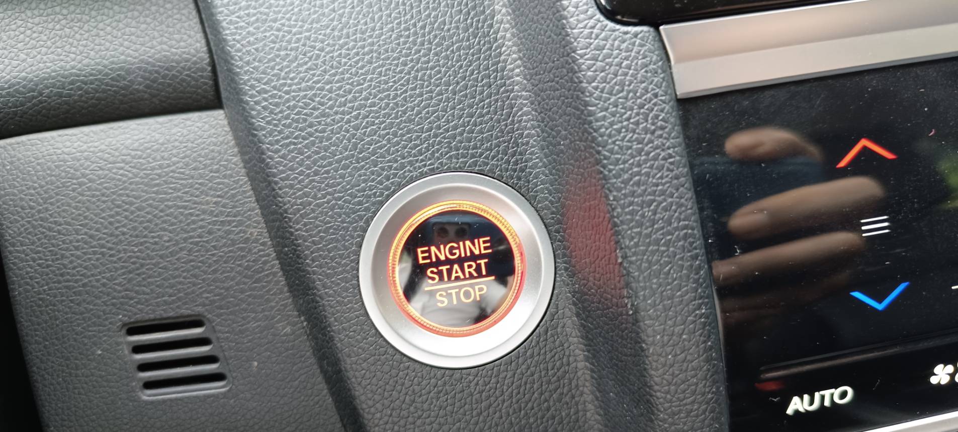 2021 HONDA FIT 1.5 S 低里程  車不大 但省油 省稅 輕巧 好開 好停車 超大行李箱  iKey 電折 引擎起閉 胎壓偵測 ECON 車小 好停車 室內大空間 小家庭、上班族、公車族首選！  第17張相片