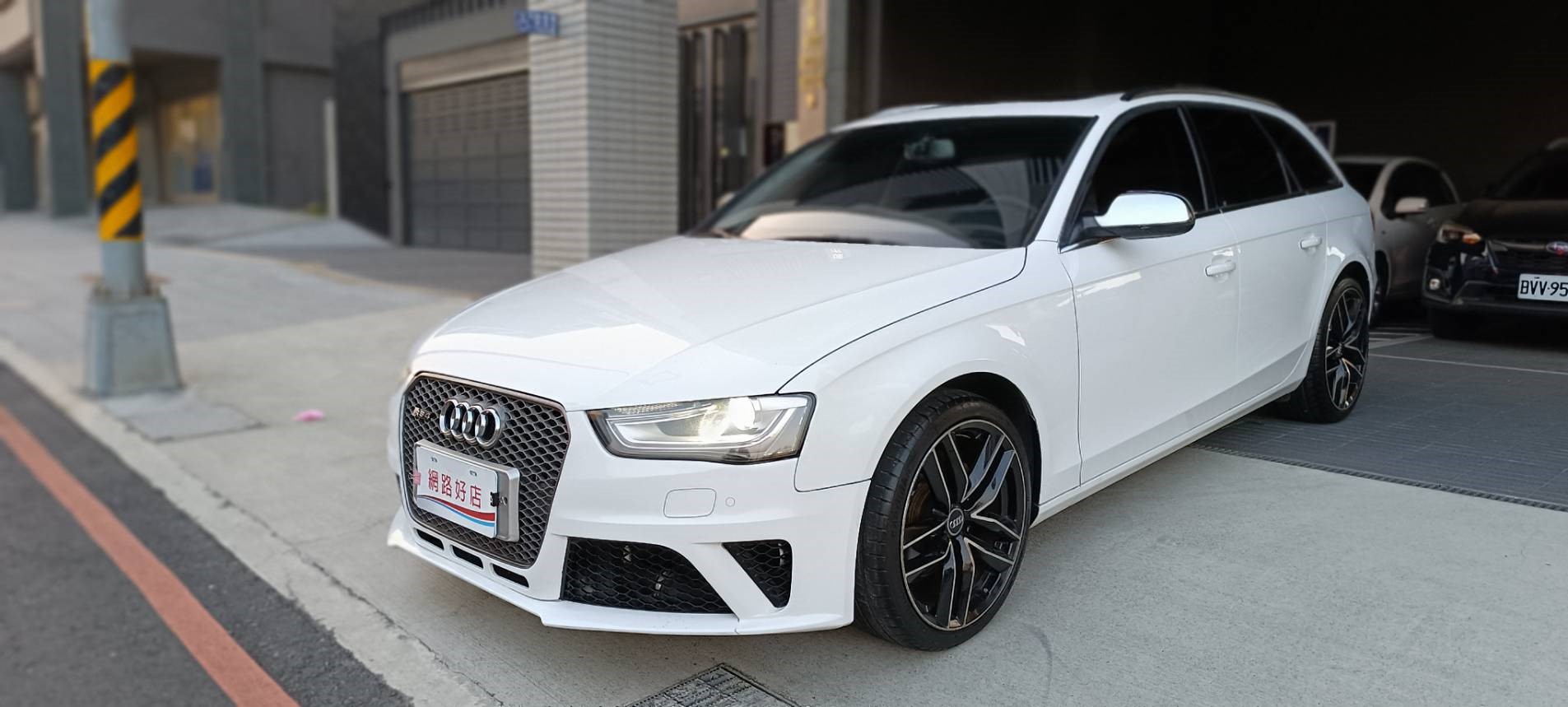 【優質家庭旅行神車】2014型 AUDI A4 Avant B8.5 TFSI 🔥全景天窗豪華休旅來啦！省油 省稅 好開 馬力足  你想要一台兼具性能、空間與安全的好車嗎？這台  正是你與家人最好的選擇！  第2張相片