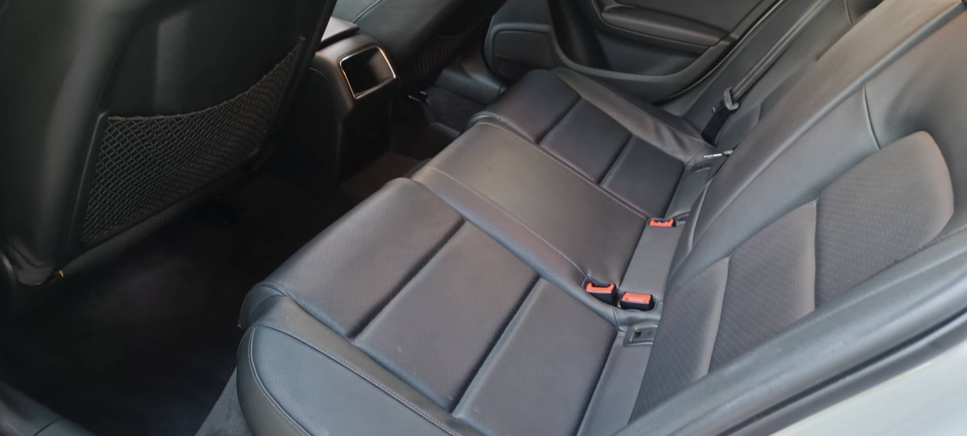 【優質家庭旅行神車】2014型 AUDI A4 Avant B8.5 TFSI 🔥全景天窗豪華休旅來啦！省油 省稅 好開 馬力足  你想要一台兼具性能、空間與安全的好車嗎？這台  正是你與家人最好的選擇！  第12張相片