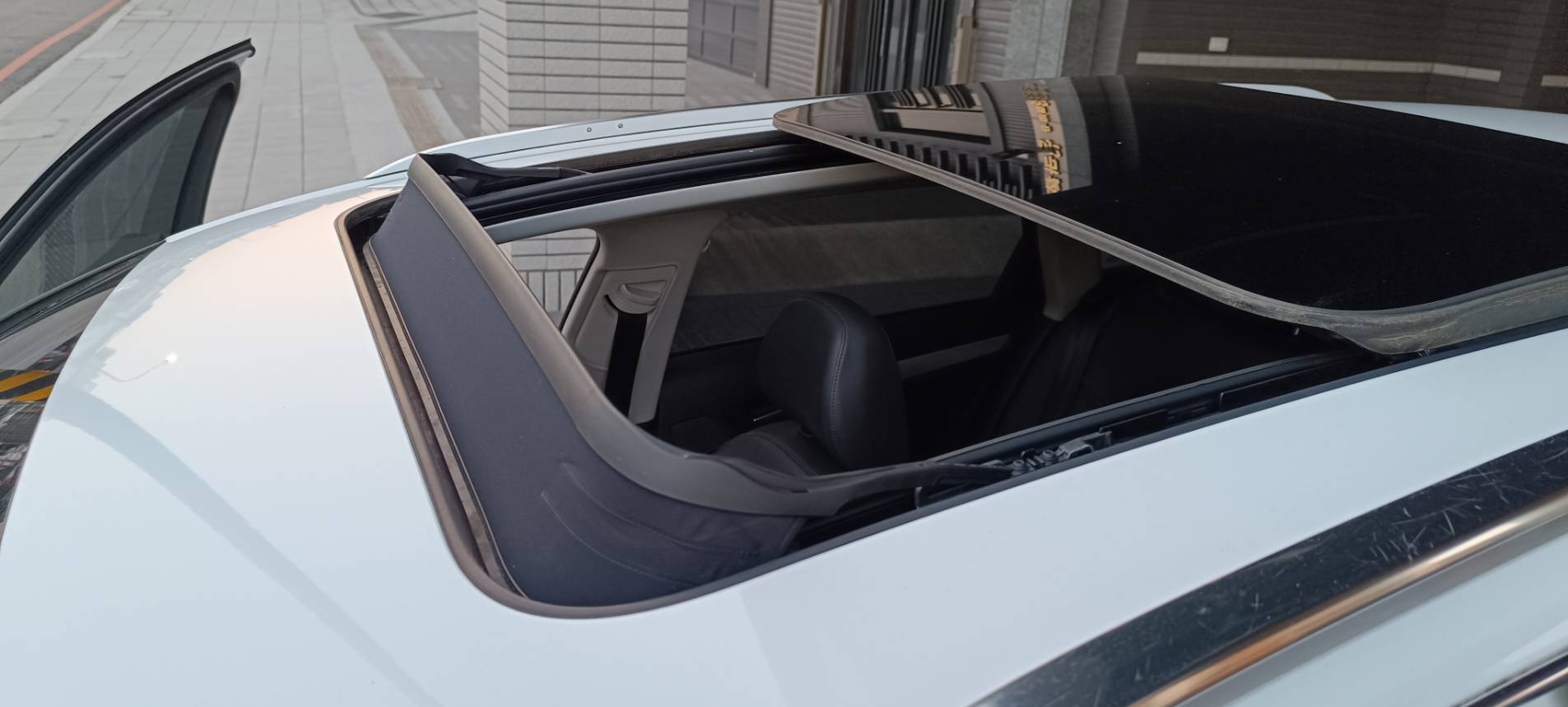 【優質家庭旅行神車】2014型 AUDI A4 Avant B8.5 TFSI 🔥全景天窗豪華休旅來啦！省油 省稅 好開 馬力足  你想要一台兼具性能、空間與安全的好車嗎？這台  正是你與家人最好的選擇！  第14張相片