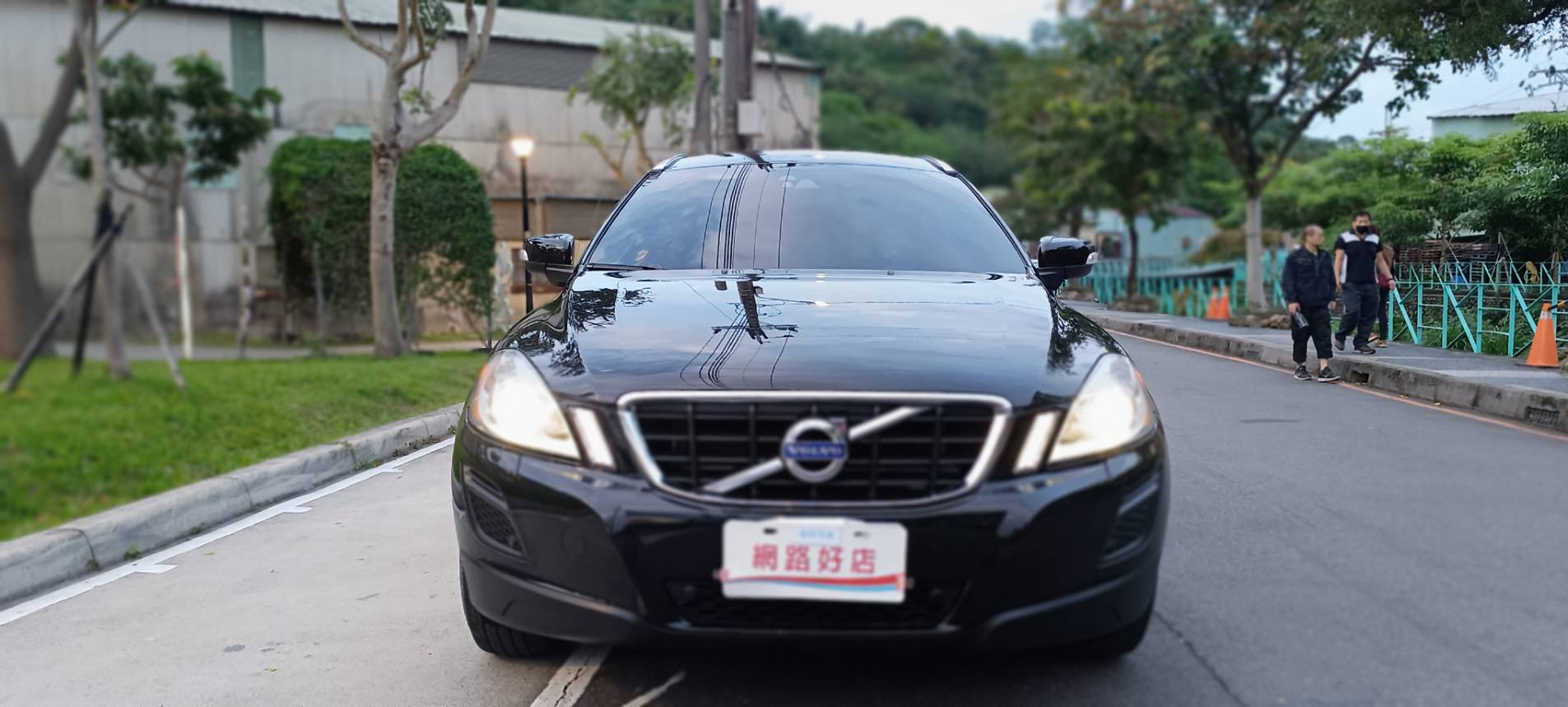 2012 VOLVO XC60 T5 豪華版  瑞典國寶 行動坦克 當時來不及入手 何不現在及刻擁有 現在買 不用新車價一半的一半不到 不要再猶豫了 要買要快 無重大事故、原版件、無泡水、無煙車、里程保證 雙前電動椅、盲點、電動尾門 換檔撥  第2張相片