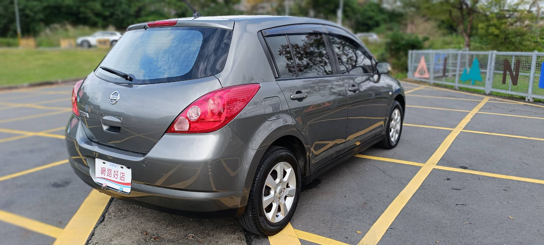 2012  Nissan Tiida 5D 1.8 EH  Tiida 1.8 大馬力 好停車 超實惠代步車 酷暑 寒流 下雨 爸媽 老婆 小孩 擠大眾運輸 無待修 每5千定期保養 車美    第4張相片