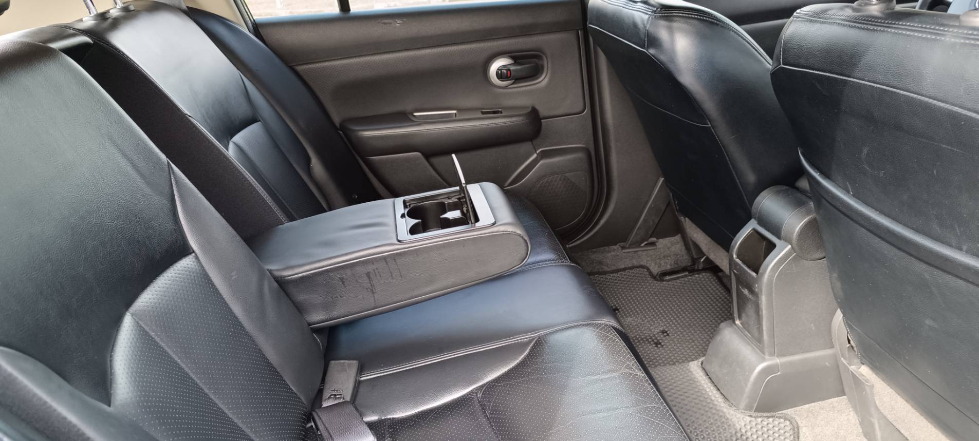 2012  Nissan Tiida 5D 1.8 EH  Tiida 1.8 大馬力 好停車 超實惠代步車 酷暑 寒流 下雨 爸媽 老婆 小孩 擠大眾運輸 無待修 每5千定期保養 車美    第13張相片