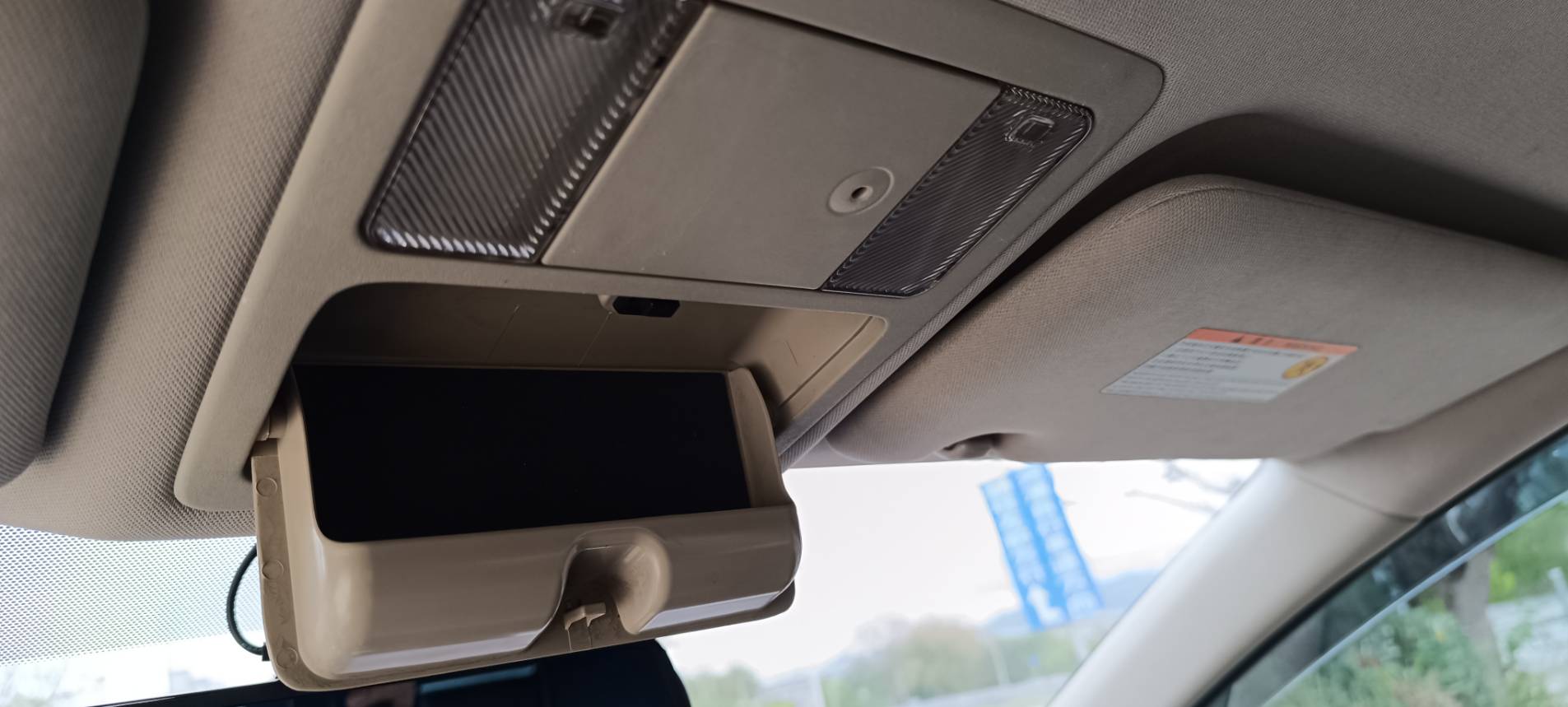 2012  Nissan Tiida 5D 1.8 EH  Tiida 1.8 大馬力 好停車 超實惠代步車 酷暑 寒流 下雨 爸媽 老婆 小孩 擠大眾運輸 無待修 每5千定期保養 車美    第15張相片