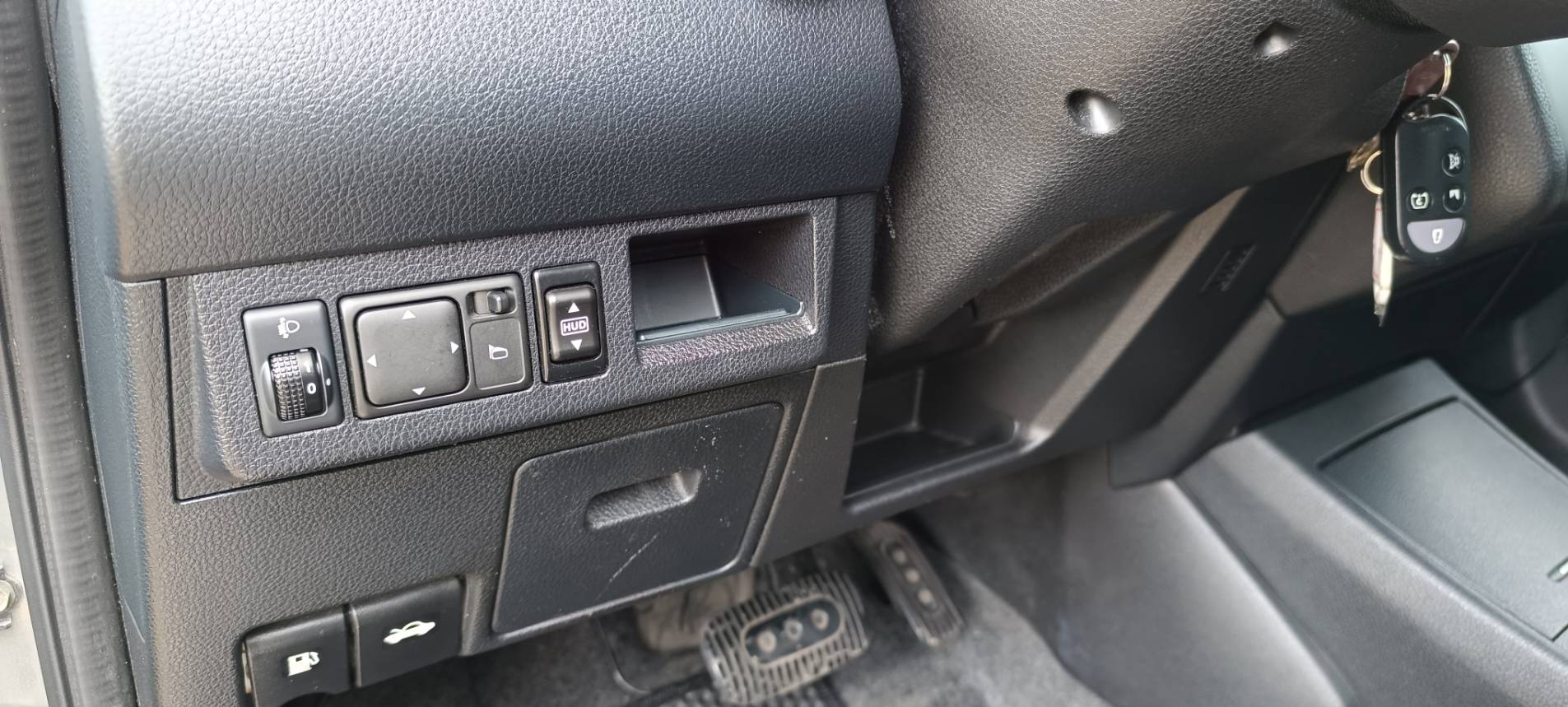 2012  Nissan Tiida 5D 1.8 EH  Tiida 1.8 大馬力 好停車 超實惠代步車 酷暑 寒流 下雨 爸媽 老婆 小孩 擠大眾運輸 無待修 每5千定期保養 車美    第16張相片