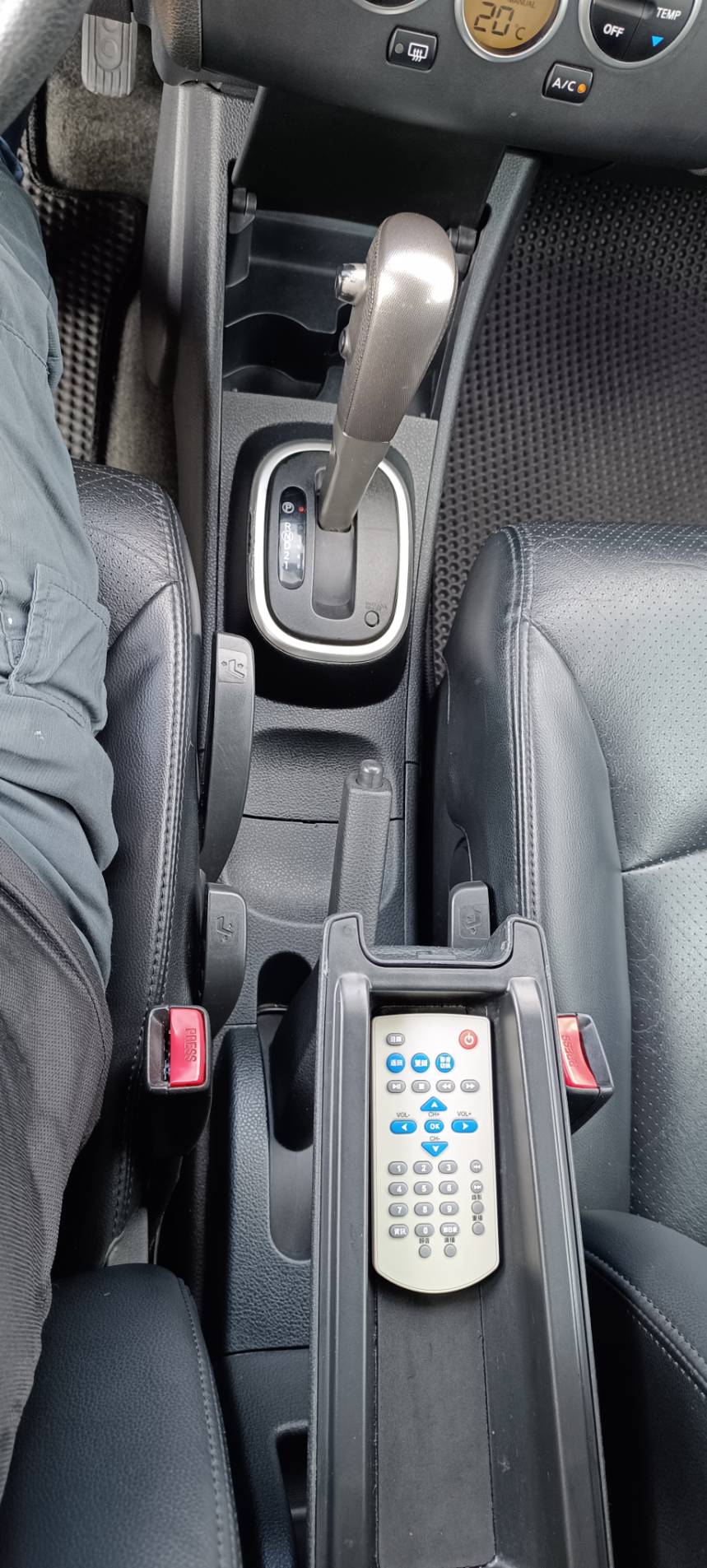 2012  Nissan Tiida 5D 1.8 EH  Tiida 1.8 大馬力 好停車 超實惠代步車 酷暑 寒流 下雨 爸媽 老婆 小孩 擠大眾運輸 無待修 每5千定期保養 車美    第18張相片