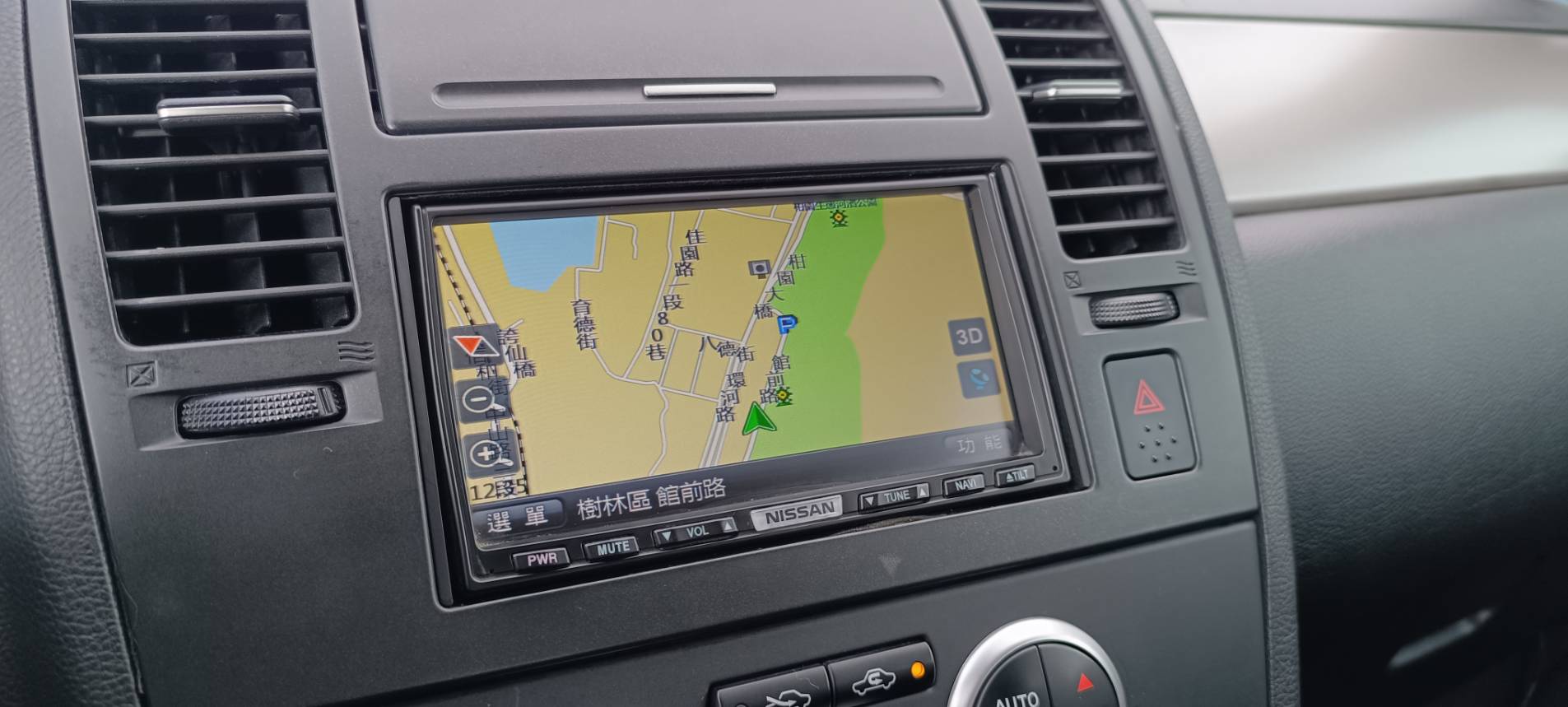 2012  Nissan Tiida 5D 1.8 EH  Tiida 1.8 大馬力 好停車 超實惠代步車 酷暑 寒流 下雨 爸媽 老婆 小孩 擠大眾運輸 無待修 每5千定期保養 車美    第19張相片