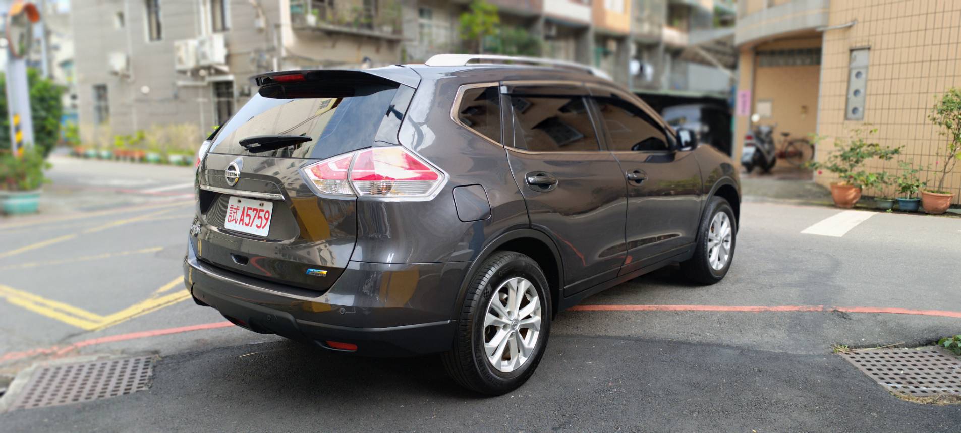 🚙 2017 Nissan X-Trail 2.0 完美版｜人氣家庭休旅 👉現在不用30萬！ 🌟人氣爆款｜空間大｜配備滿｜價格甜 錢沒有不見，只是變成你愛家人的方式而已❤️  第4張相片