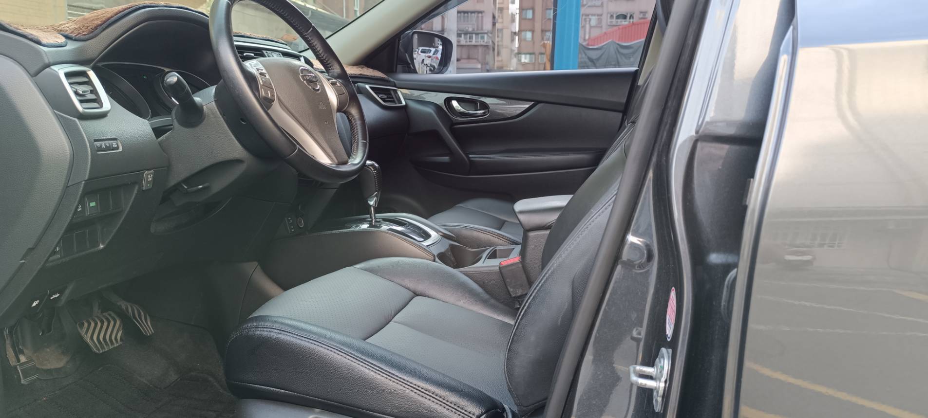 🚙 2017 Nissan X-Trail 2.0 完美版｜人氣家庭休旅 👉現在不用30萬！ 🌟人氣爆款｜空間大｜配備滿｜價格甜 錢沒有不見，只是變成你愛家人的方式而已❤️  第8張相片