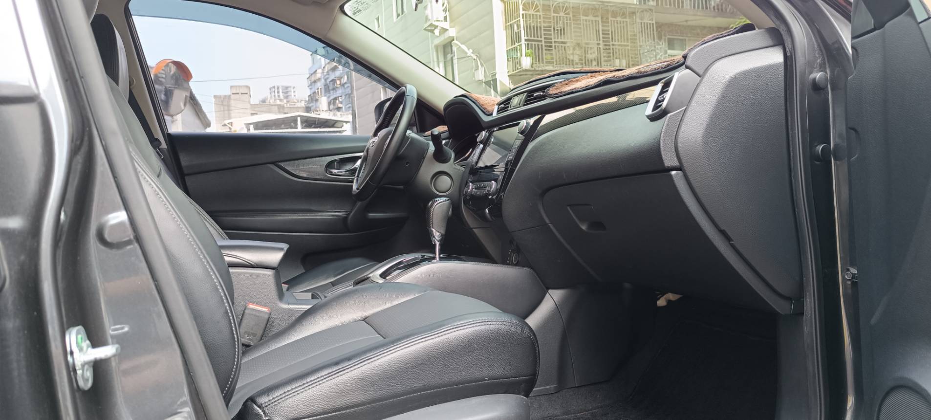 🚙 2017 Nissan X-Trail 2.0 完美版｜人氣家庭休旅 👉現在不用30萬！ 🌟人氣爆款｜空間大｜配備滿｜價格甜 錢沒有不見，只是變成你愛家人的方式而已❤️  第10張相片