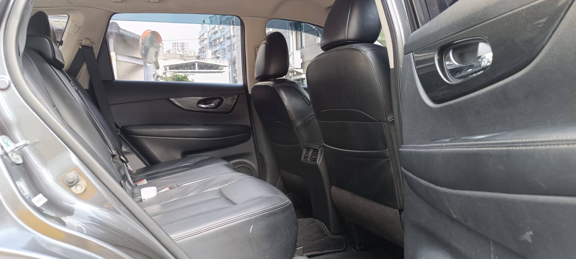 🚙 2017 Nissan X-Trail 2.0 完美版｜人氣家庭休旅 👉現在不用30萬！ 🌟人氣爆款｜空間大｜配備滿｜價格甜 錢沒有不見，只是變成你愛家人的方式而已❤️  第11張相片