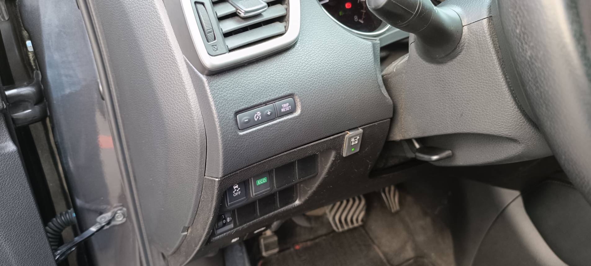 🚙 2017 Nissan X-Trail 2.0 完美版｜人氣家庭休旅 👉現在不用30萬！ 🌟人氣爆款｜空間大｜配備滿｜價格甜 錢沒有不見，只是變成你愛家人的方式而已❤️  第17張相片