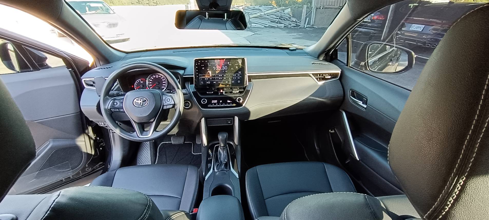 🔥 熱門休旅 2021 22款式TOYOTA Corolla Cross 1.8 尊爵 👑 ACC智能定速巡航 ✨車道偏移警示 ✨空間大 ✨超省油｜市區神車｜保值首選｜銷售冠軍神車 👑  第9張相片