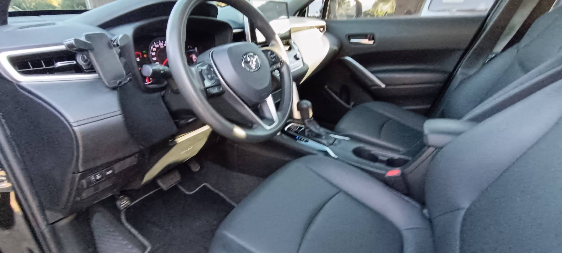 🔥 熱門休旅 2021 22款式TOYOTA Corolla Cross 1.8 尊爵 👑 ACC智能定速巡航 ✨車道偏移警示 ✨空間大 ✨超省油｜市區神車｜保值首選｜銷售冠軍神車 👑  第10張相片