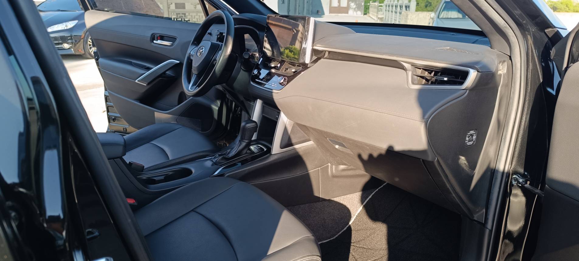 🔥 熱門休旅 2021 22款式TOYOTA Corolla Cross 1.8 尊爵 👑 ACC智能定速巡航 ✨車道偏移警示 ✨空間大 ✨超省油｜市區神車｜保值首選｜銷售冠軍神車 👑  第11張相片