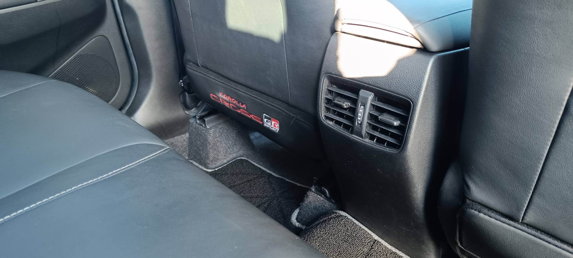 🔥 熱門休旅 2021 22款式TOYOTA Corolla Cross 1.8 尊爵 👑 ACC智能定速巡航 ✨車道偏移警示 ✨空間大 ✨超省油｜市區神車｜保值首選｜銷售冠軍神車 👑  第13張相片