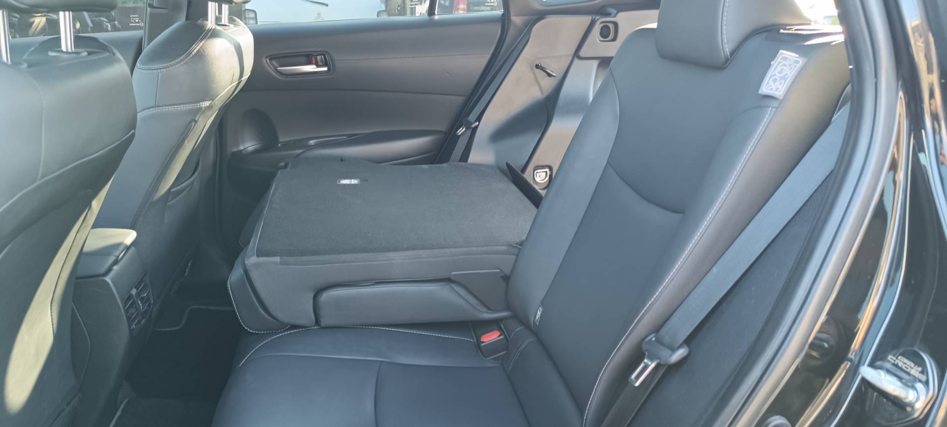 🔥 熱門休旅 2021 22款式TOYOTA Corolla Cross 1.8 尊爵 👑 ACC智能定速巡航 ✨車道偏移警示 ✨空間大 ✨超省油｜市區神車｜保值首選｜銷售冠軍神車 👑  第15張相片