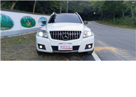 2011 Benz GLK 220 CDI 4MATIC 這台 新車250萬的 GLK 擁有經典的稜角線條，外觀白色搭配升級套件，外型依舊非常現代且霸氣！搭載柴油引擎，省油、大扭力，是入手賓士 SUV 的高 CP 值首選。  第1張縮圖