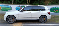 2011 Benz GLK 220 CDI 4MATIC 這台 新車250萬的 GLK 擁有經典的稜角線條，外觀白色搭配升級套件，外型依舊非常現代且霸氣！搭載柴油引擎，省油、大扭力，是入手賓士 SUV 的高 CP 值首選。  第8張縮圖