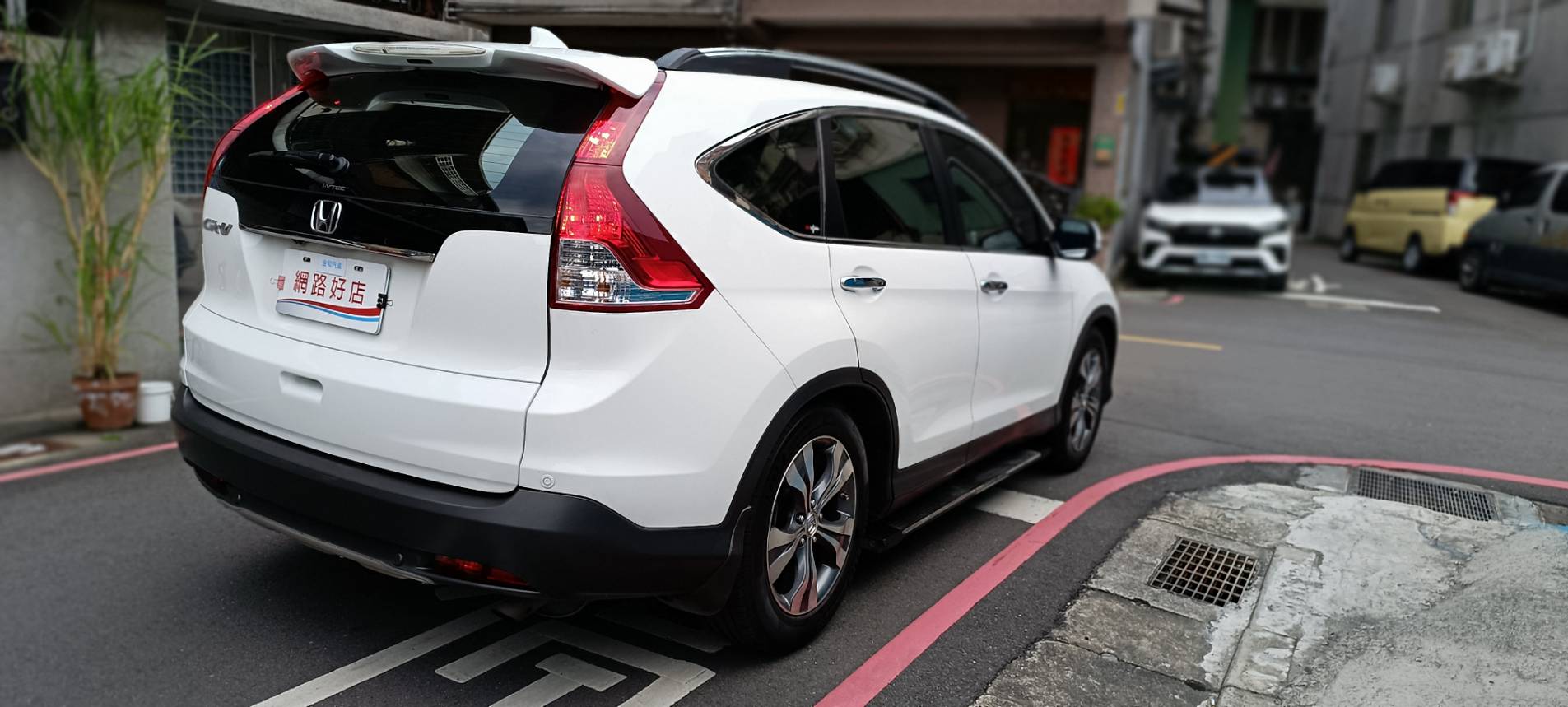 2014 HONDA CRV 2.4 代步車 小家庭 國民神車 後車廂空間可做多樣變化 可全部躺平 可供全家遊山玩水眾多需求 輕露營族最愛 相對低里程 車漂亮 原汁原味  無泡水 無改裝 車況超優   看車前請先電話聯絡確認車是否售出 以免  第4張相片