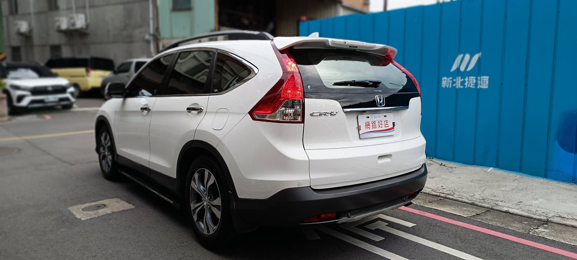 2014 HONDA CRV 2.4 代步車 小家庭 國民神車 後車廂空間可做多樣變化 可全部躺平 可供全家遊山玩水眾多需求 輕露營族最愛 相對低里程 車漂亮 原汁原味  無泡水 無改裝 車況超優   看車前請先電話聯絡確認車是否售出 以免  第5張相片