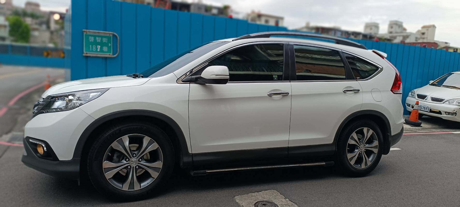 2014 HONDA CRV 2.4 代步車 小家庭 國民神車 後車廂空間可做多樣變化 可全部躺平 可供全家遊山玩水眾多需求 輕露營族最愛 相對低里程 車漂亮 原汁原味  無泡水 無改裝 車況超優   看車前請先電話聯絡確認車是否售出 以免  第7張相片