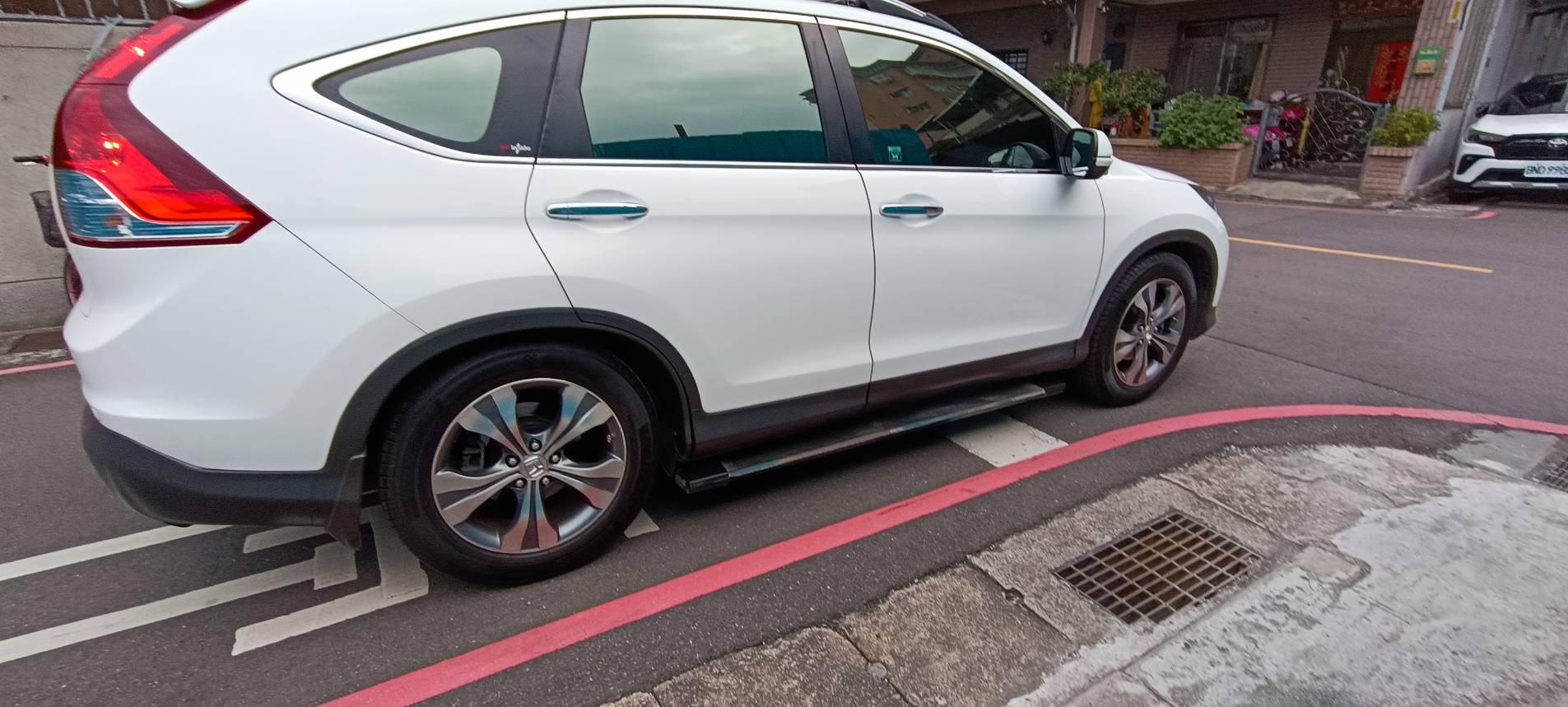 2014 HONDA CRV 2.4 代步車 小家庭 國民神車 後車廂空間可做多樣變化 可全部躺平 可供全家遊山玩水眾多需求 輕露營族最愛 相對低里程 車漂亮 原汁原味  無泡水 無改裝 車況超優   看車前請先電話聯絡確認車是否售出 以免  第8張相片