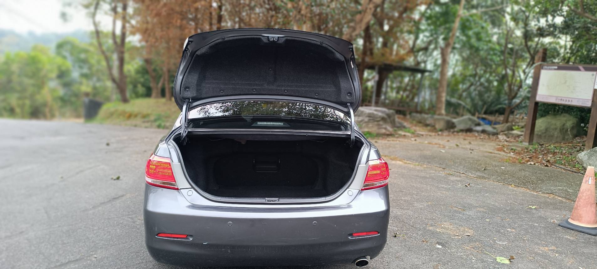 2010  CAMRY 2.4 G 尊貴 安卓機 天窗 中大型房車 小家庭 首購 豪華代步車 豪華氣派 配備性能佳 ⭐只要你有 4000元⭐即可把此車貸回家喔!  第9張相片