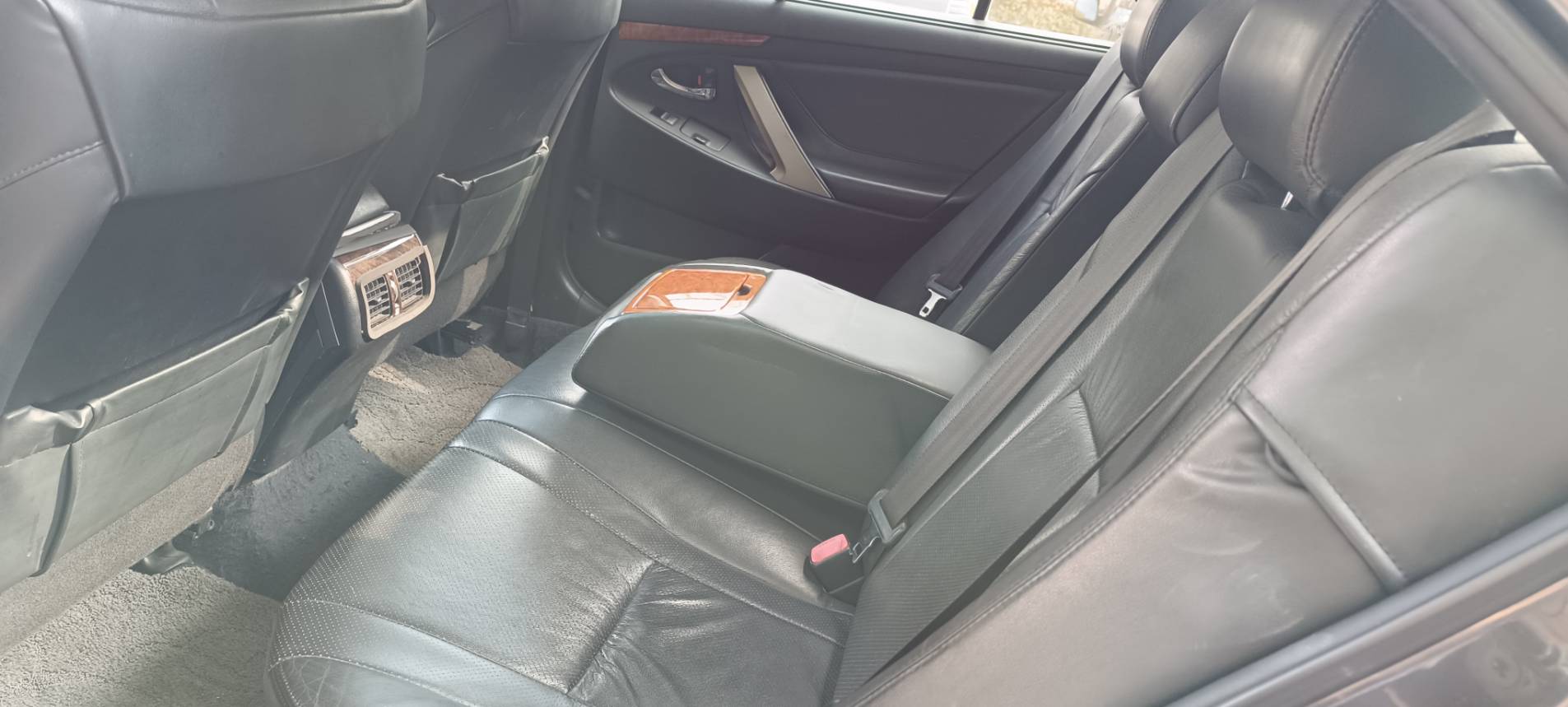 2010  CAMRY 2.4 G 尊貴 安卓機 天窗 中大型房車 小家庭 首購 豪華代步車 豪華氣派 配備性能佳 ⭐只要你有 4000元⭐即可把此車貸回家喔!  第12張相片