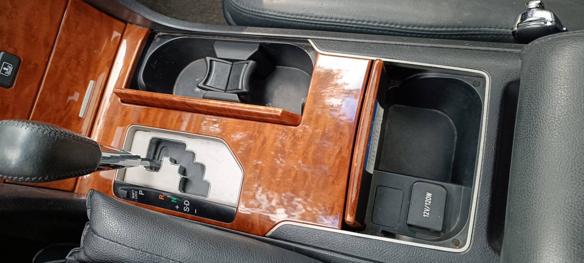 2010  CAMRY 2.4 G 尊貴 安卓機 天窗 中大型房車 小家庭 首購 豪華代步車 豪華氣派 配備性能佳 ⭐只要你有 4000元⭐即可把此車貸回家喔!  第16張相片