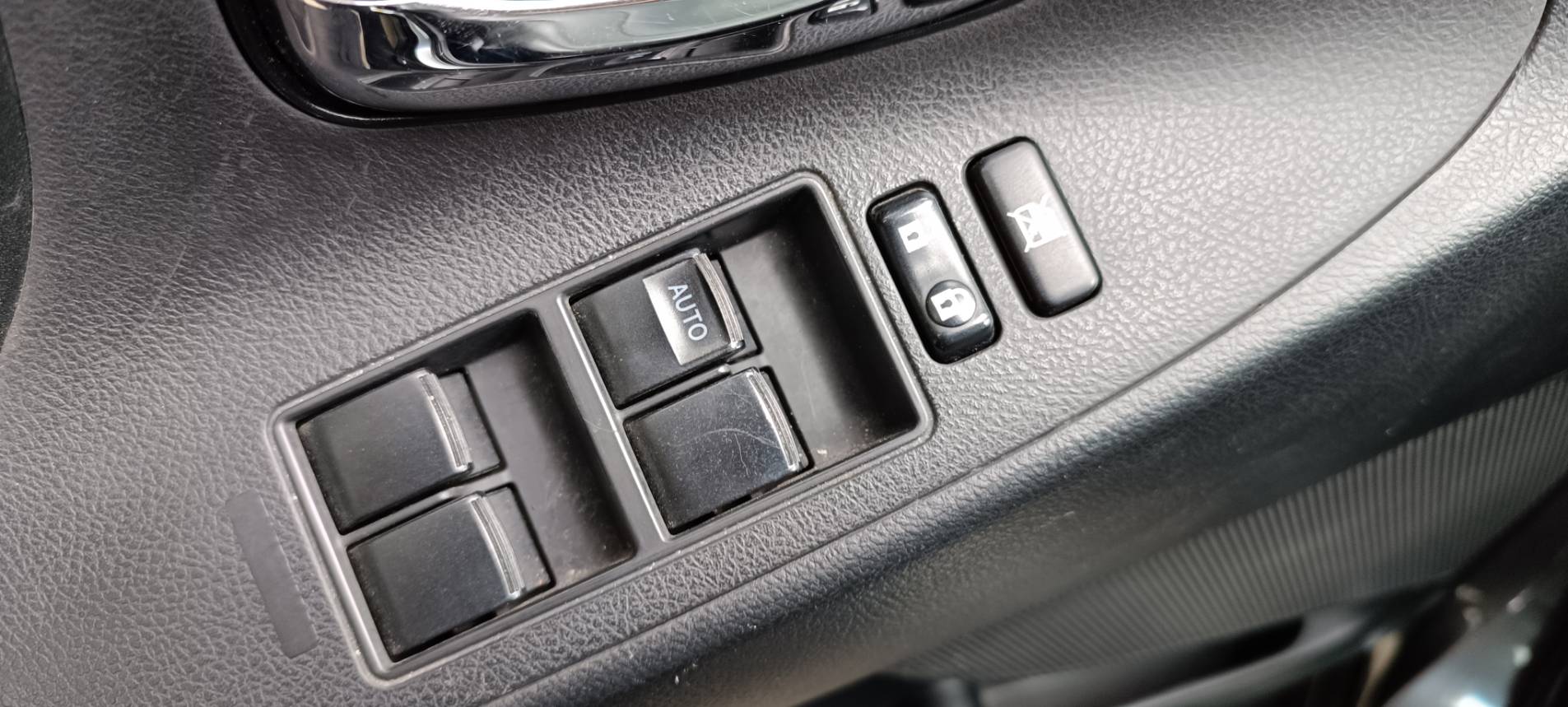 2010  CAMRY 2.4 G 尊貴 安卓機 天窗 中大型房車 小家庭 首購 豪華代步車 豪華氣派 配備性能佳 ⭐只要你有 4000元⭐即可把此車貸回家喔!  第20張相片