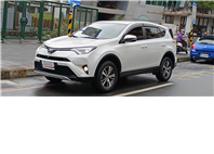 2018 Toyota rav4 2.0 豪華 便宜又大碗的 人稱郎系車美派的國民神車 安卓機 360環景 摸門解鎖 ⭐只要你有 4000元⭐即可把此車貸回家喔!  第1張縮圖