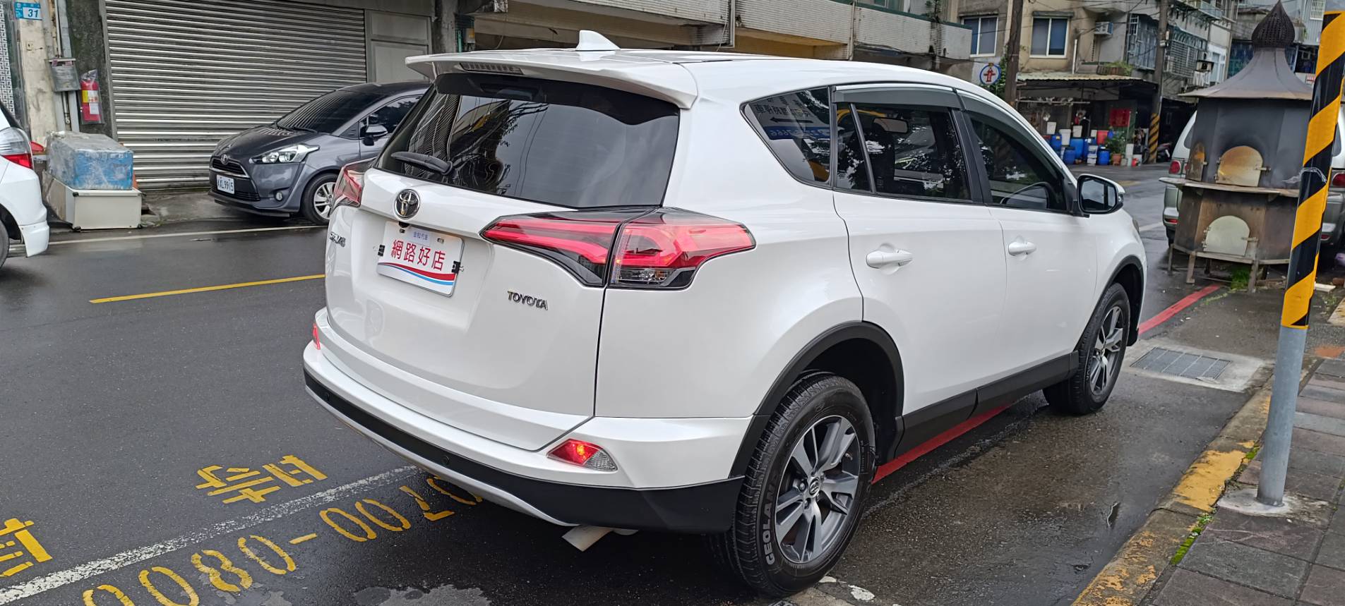2018 Toyota rav4 2.0 豪華 便宜又大碗的 人稱郎系車美派的國民神車 安卓機 360環景 摸門解鎖 ⭐只要你有 4000元⭐即可把此車貸回家喔!  第5張相片