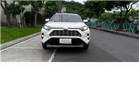 2019 TOYOTA RAV4 2.0 尊爵版還在找一台： ✔ 好開✔ 好養✔ 空間大✔ 配備滿 ✔ 保值又耐操的休旅車嗎？  這台 RAV4 尊爵版真的很可以！ 白車色超耐看，外型霸氣有質感，無論通勤、家庭出遊、露營旅行都超適合 🌿  第2張縮圖