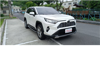 2019 TOYOTA RAV4 2.0 尊爵版還在找一台： ✔ 好開✔ 好養✔ 空間大✔ 配備滿 ✔ 保值又耐操的休旅車嗎？  這台 RAV4 尊爵版真的很可以！ 白車色超耐看，外型霸氣有質感，無論通勤、家庭出遊、露營旅行都超適合 🌿  第3張縮圖