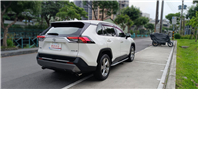 2019 TOYOTA RAV4 2.0 尊爵版還在找一台： ✔ 好開✔ 好養✔ 空間大✔ 配備滿 ✔ 保值又耐操的休旅車嗎？  這台 RAV4 尊爵版真的很可以！ 白車色超耐看，外型霸氣有質感，無論通勤、家庭出遊、露營旅行都超適合 🌿  第4張縮圖