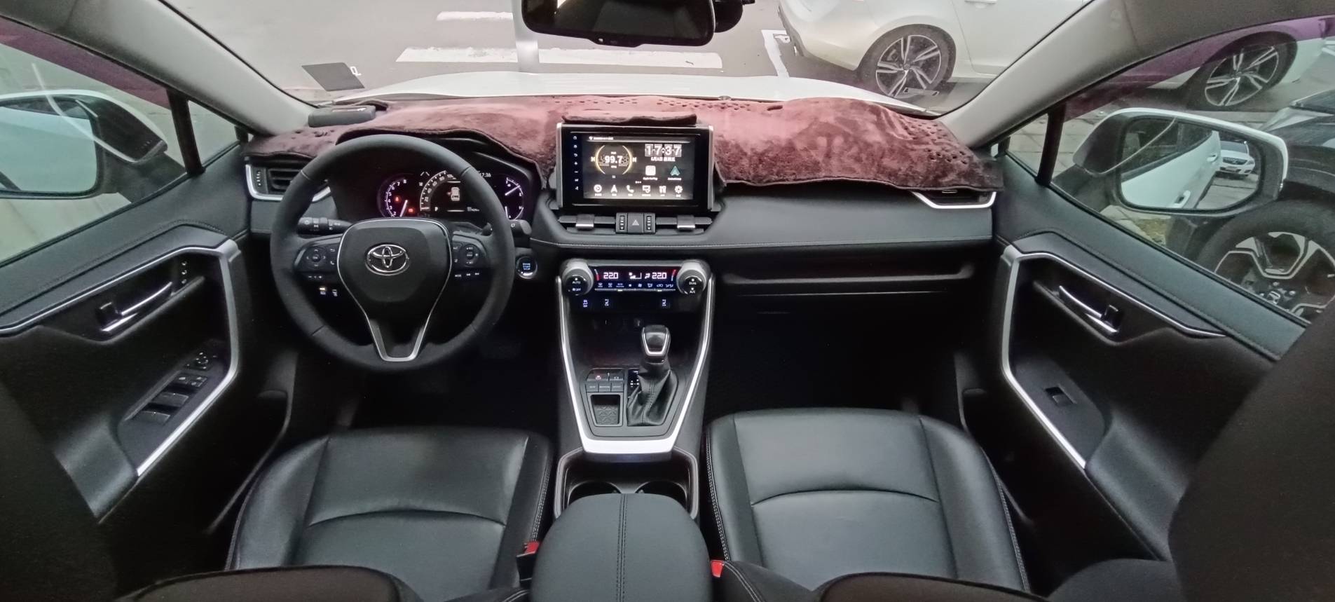 2019 TOYOTA RAV4 2.0 尊爵版還在找一台： ✔ 好開✔ 好養✔ 空間大✔ 配備滿 ✔ 保值又耐操的休旅車嗎？  這台 RAV4 尊爵版真的很可以！ 白車色超耐看，外型霸氣有質感，無論通勤、家庭出遊、露營旅行都超適合 🌿  第9張相片