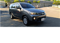 2023 三菱 ZINGER 精緻型 2.4 灰色 你以為它只是工作車？ 其實很多人買來： 🏕 露營 👨‍👩‍👧 家庭出遊 📦 跑業務 🛠 做生意載貨 後座空間大到很誇張，坐人舒服、載東西也超方便。 而且只跑 3.5 萬公里   第2張縮圖